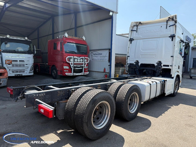 Scania R650 V8 NGS 6x4, Standclima, Retarder, PTO, 9000 kg Vooras - Грузовик-шасси: фото 2 Scania R650 V8 NGS 6x4, Standclima, Retarder, PTO, 9000 kg Vooras - Грузовик-шасси: фото 2