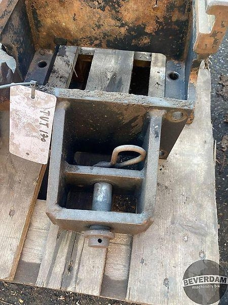 New Holland Trekhaakframe + trekhaken - Трактор: фото 3 New Holland Trekhaakframe + trekhaken - Трактор: фото 3