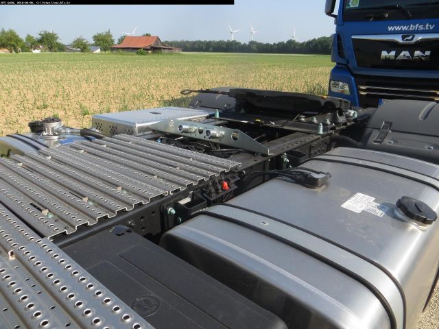 MAN TGX 18.460 4x2 LLS Kipphydraulik, Kompressor MAN TGX 18.460 4x2 LLS Kipphydraulik, Kompressor - Тягач: фото 3 MAN TGX 18.460 4x2 LLS Kipphydraulik, Kompressor MAN TGX 18.460 4x2 LLS Kipphydraulik, Kompressor - Тягач: фото 3