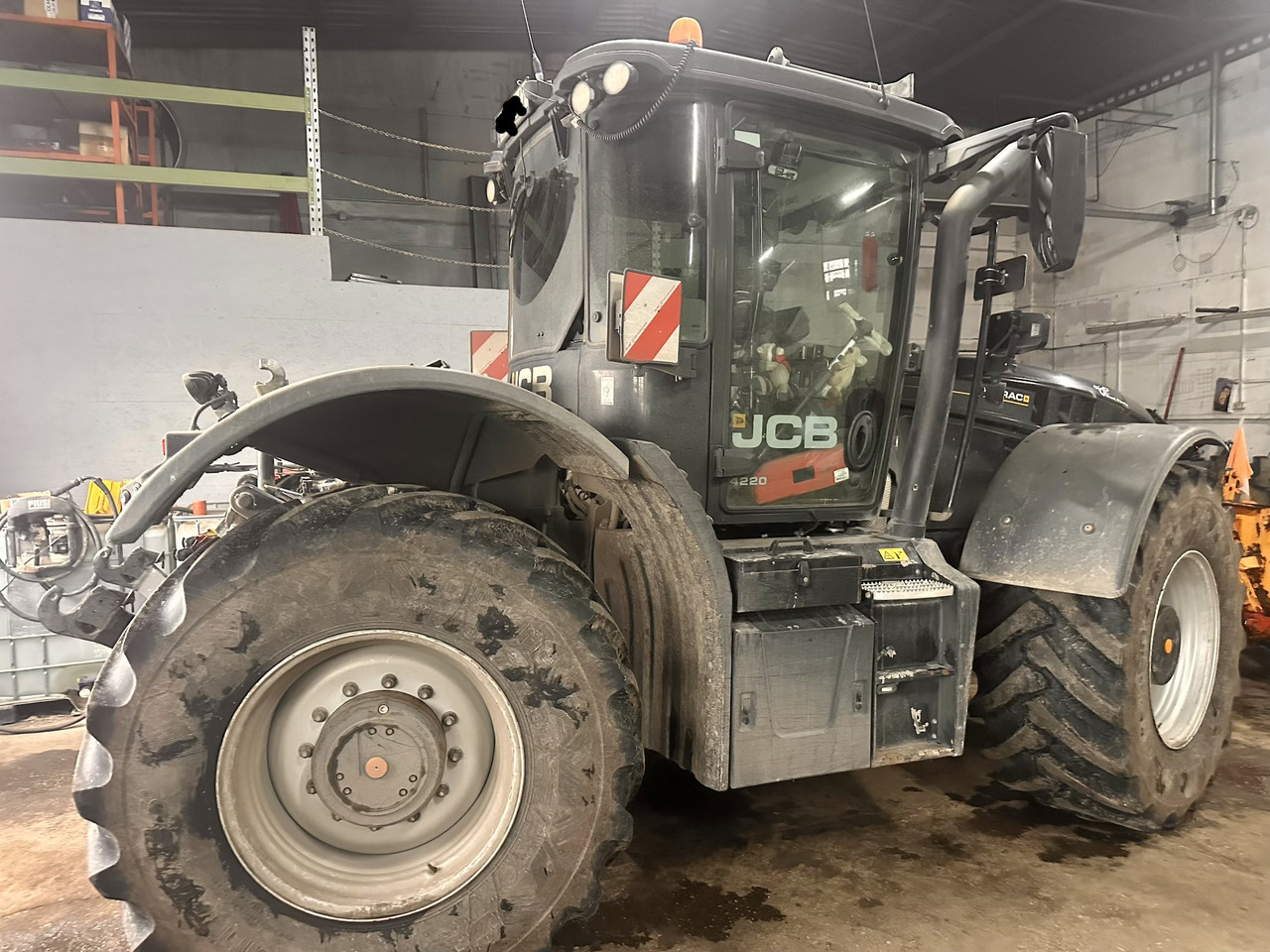 JCB Fastrac 4220 4WS - Трактор: фото 3 JCB Fastrac 4220 4WS - Трактор: фото 3