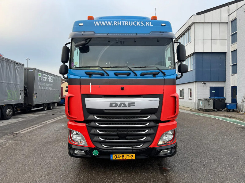 DAF XF 440 6X2 EURO 6 + HERTOGHS HANGER 2X BPW AXLE DHOLLANDIA 3000 KG - Тентованный грузовик: фото 2 DAF XF 440 6X2 EURO 6 + HERTOGHS HANGER 2X BPW AXLE DHOLLANDIA 3000 KG - Тентованный грузовик: фото 2