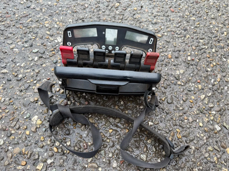 Scania R500 V8 8X4 + HIAB 220-5 + REMOTE + CABLELIFT - FULL STEEL SUSP. MANUAL GEAR. BIG AXLES - Тросовый мультилифт, Автоманипулятор: фото 3 Scania R500 V8 8X4 + HIAB 220-5 + REMOTE + CABLELIFT - FULL STEEL SUSP. MANUAL GEAR. BIG AXLES - Тросовый мультилифт, Автоманипулятор: фото 3