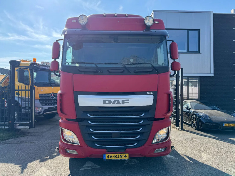 DAF XF 440 4X2 EURO 6 SKIRTS 2017 - Тягач: фото 2 DAF XF 440 4X2 EURO 6 SKIRTS 2017 - Тягач: фото 2