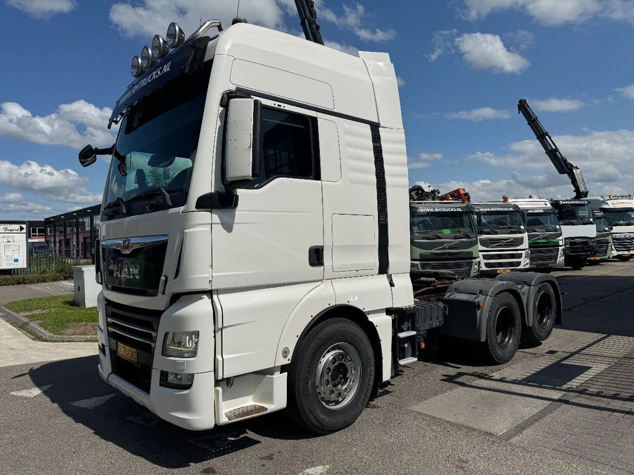 MAN TGX 28.500 6X2 EURO 6 RETARDER DOUBLE AIR - Тягач: фото 1 MAN TGX 28.500 6X2 EURO 6 RETARDER DOUBLE AIR - Тягач: фото 1