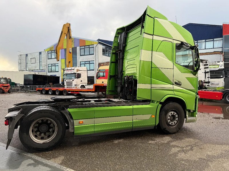 Volvo FH 460 4X2 EURO 6 + I-Shift + I-ParkCool + FULL SPOILERS - Тягач: фото 4 Volvo FH 460 4X2 EURO 6 + I-Shift + I-ParkCool + FULL SPOILERS - Тягач: фото 4