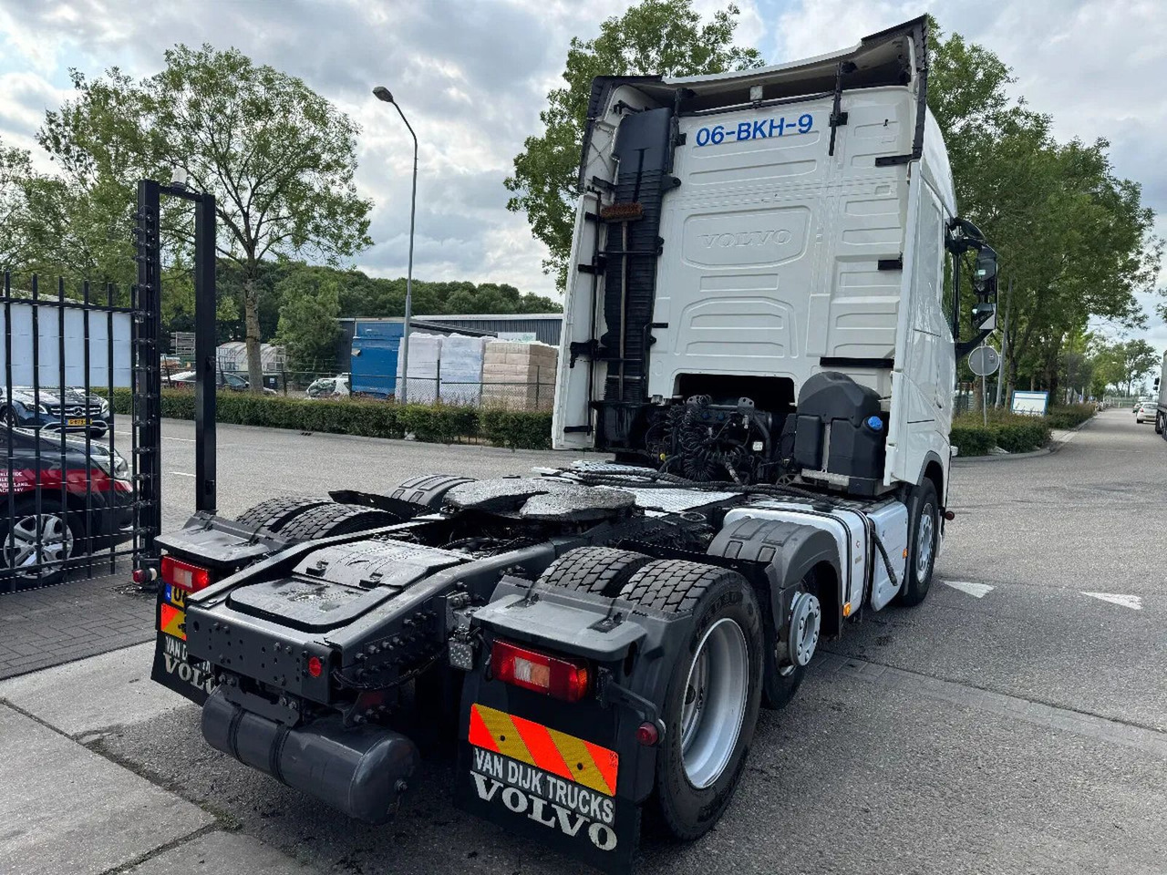 Volvo FH 460 6X2 - EURO 6 + KIPPER HYDR. + LIFTING AXL - Тягач: фото 4 Volvo FH 460 6X2 - EURO 6 + KIPPER HYDR. + LIFTING AXL - Тягач: фото 4