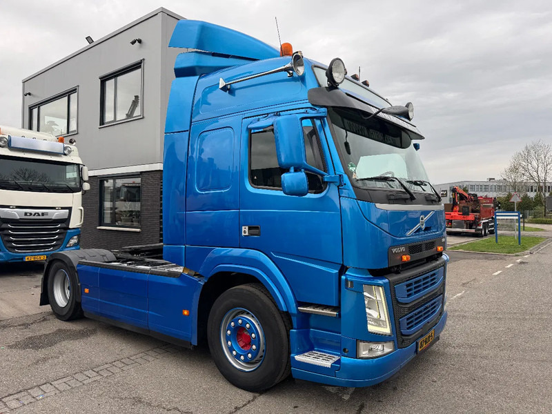 Volvo FM 370 4X2 SPOILERS EURO 6 SKIRTS HOLLAND TRUCK TÜV TILL 09-2025 - Тягач: фото 3 Volvo FM 370 4X2 SPOILERS EURO 6 SKIRTS HOLLAND TRUCK TÜV TILL 09-2025 - Тягач: фото 3