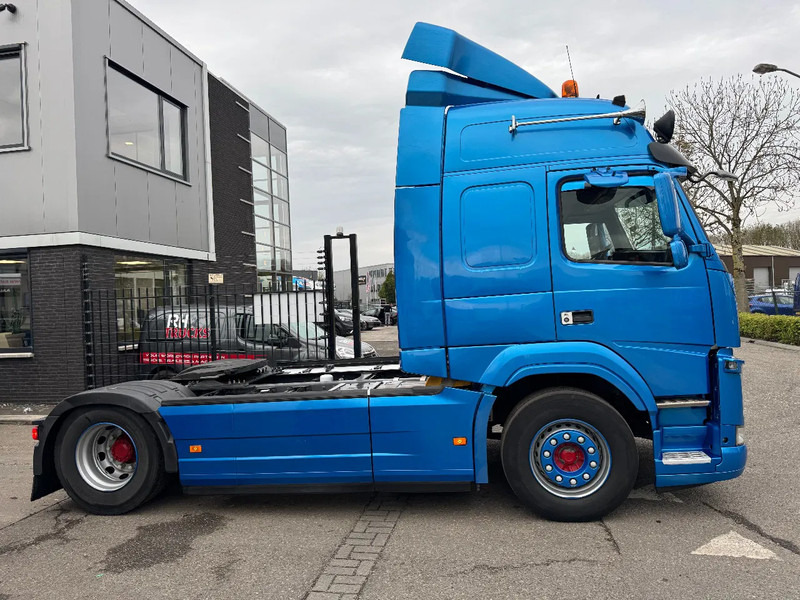 Volvo FM 370 4X2 SPOILERS EURO 6 SKIRTS HOLLAND TRUCK TÜV TILL 09-2025 - Тягач: фото 4 Volvo FM 370 4X2 SPOILERS EURO 6 SKIRTS HOLLAND TRUCK TÜV TILL 09-2025 - Тягач: фото 4