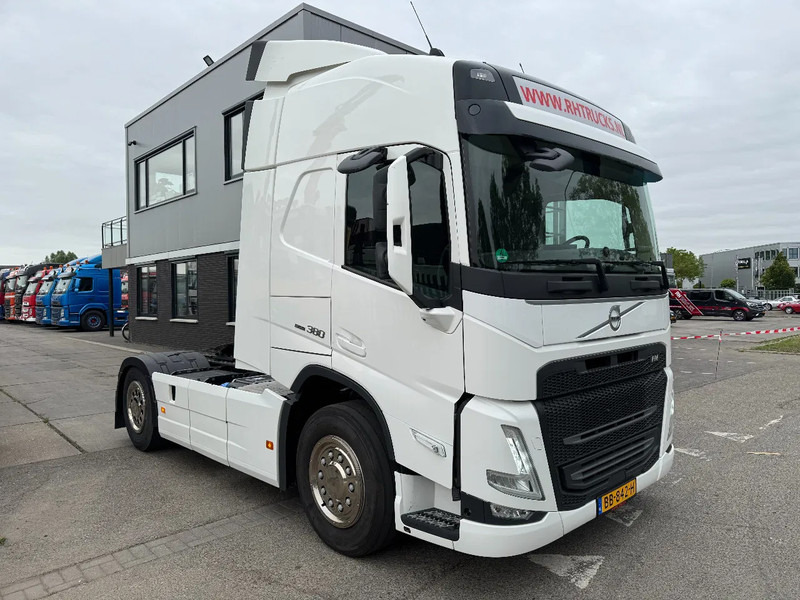 Volvo FM 380 4X2 EURO 6 NEW FACE SKIRTS AIRCO SPOILERS - Тягач: фото 3 Volvo FM 380 4X2 EURO 6 NEW FACE SKIRTS AIRCO SPOILERS - Тягач: фото 3