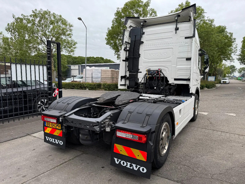 Volvo FM 380 4X2 EURO 6 NEW FACE SKIRTS AIRCO SPOILERS - Тягач: фото 5 Volvo FM 380 4X2 EURO 6 NEW FACE SKIRTS AIRCO SPOILERS - Тягач: фото 5