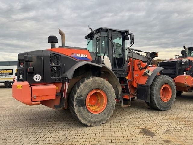 Hitachi ZW 250-6 - Колёсный погрузчик: фото 3 Hitachi ZW 250-6 - Колёсный погрузчик: фото 3