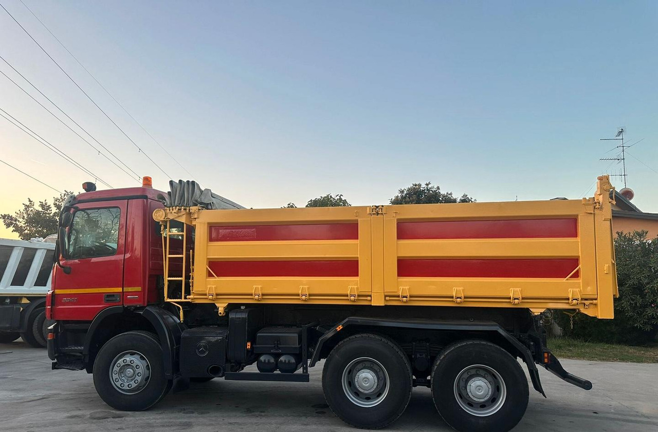 Mercedes 3 assi ribaltabile euro 5 - Самосвал: фото 4 Mercedes 3 assi ribaltabile euro 5 - Самосвал: фото 4