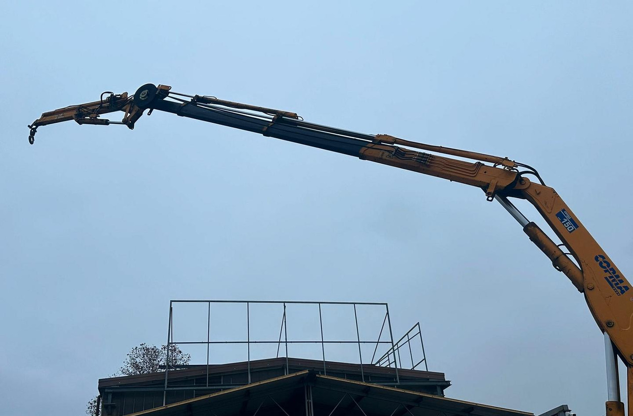 Motrice Iveco eurotech con la grù - Самосвал, Автоманипулятор: фото 5 Motrice Iveco eurotech con la grù - Самосвал, Автоманипулятор: фото 5