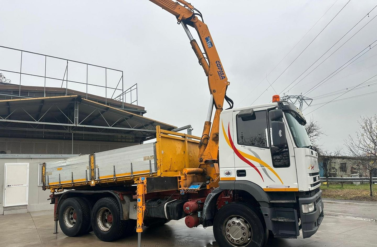 Motrice Iveco eurotech con la grù - Самосвал, Автоманипулятор: фото 2 Motrice Iveco eurotech con la grù - Самосвал, Автоманипулятор: фото 2