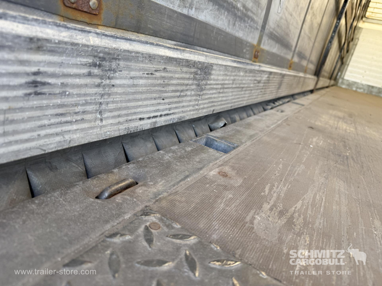 SCHMITZ Curtainsider Standard - Тентованный полуприцеп: фото 3 SCHMITZ Curtainsider Standard - Тентованный полуприцеп: фото 3