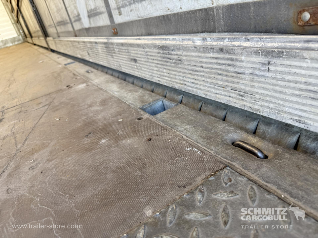 SCHMITZ Curtainsider Standard - Тентованный полуприцеп: фото 4 SCHMITZ Curtainsider Standard - Тентованный полуприцеп: фото 4