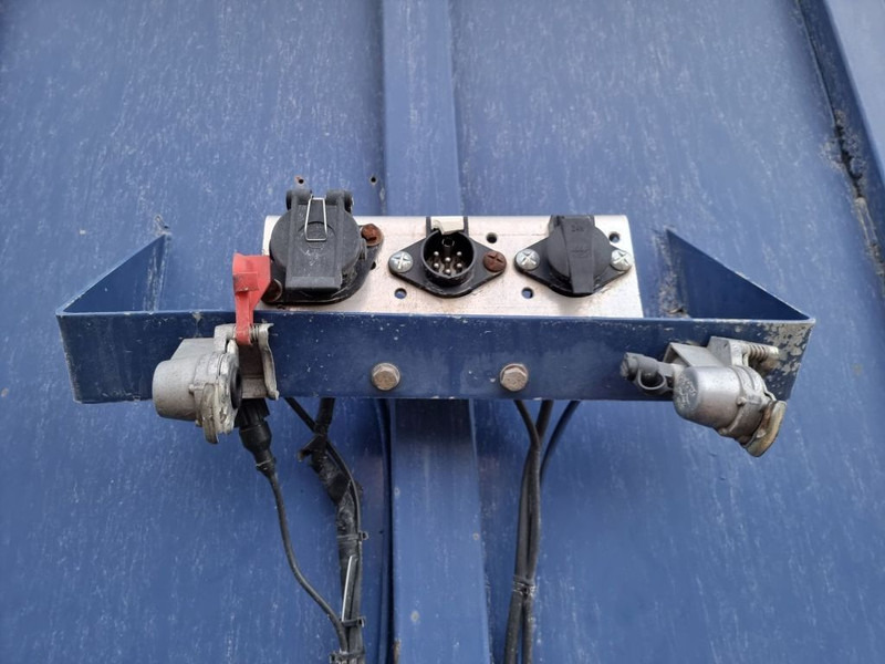 Полуприцеп бортовой/ Платформа Trailor SMB: фото 11 Полуприцеп бортовой/ Платформа Trailor SMB: фото 11