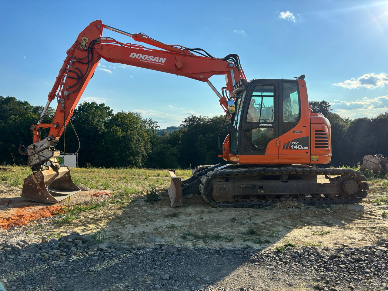 DOOSAN DX 140 LCR-3 - Гусеничный экскаватор: фото 1 DOOSAN DX 140 LCR-3 - Гусеничный экскаватор: фото 1