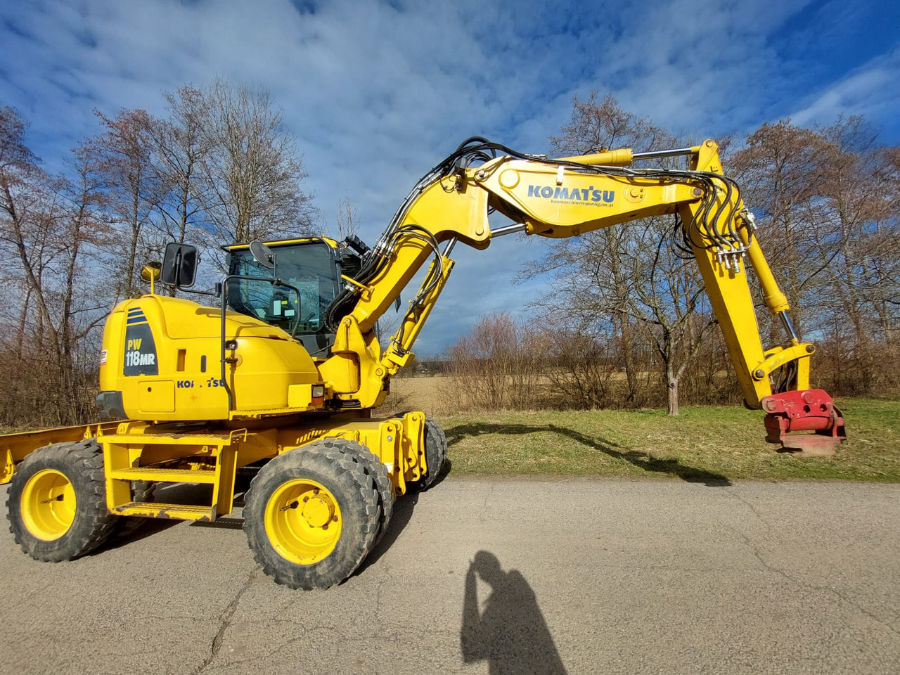 KOMATSU PW 118 MR-8 - Колёсный экскаватор: фото 1 KOMATSU PW 118 MR-8 - Колёсный экскаватор: фото 1
