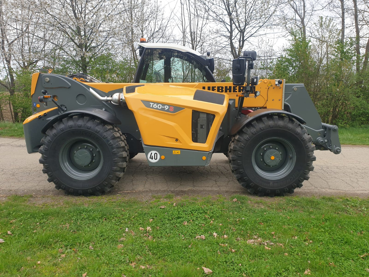 LIEBHERR T 60-9s - Телескопический погрузчик: фото 2 LIEBHERR T 60-9s - Телескопический погрузчик: фото 2