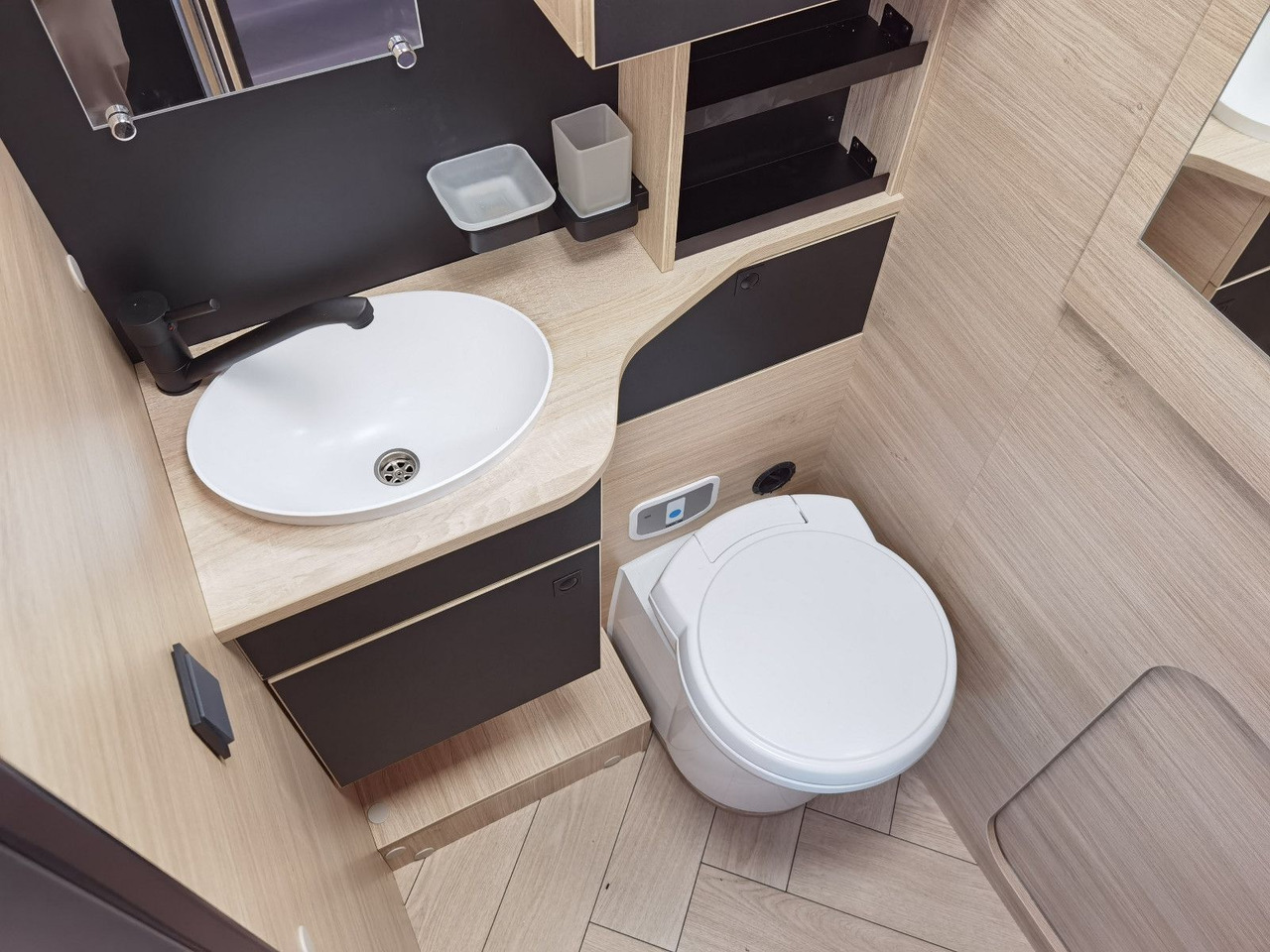 Полуинтегрированный автодом Chausson 650 TITANIUM / - 2026 - / 165PS - 8G. / HUBBETT: фото 21 Полуинтегрированный автодом Chausson 650 TITANIUM / - 2026 - / 165PS - 8G. / HUBBETT: фото 21