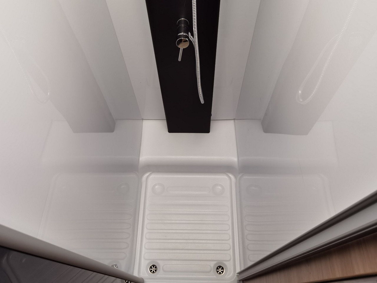 Полуинтегрированный автодом Chausson 650 TITANIUM / - 2026 - / 165PS - 8G. / HUBBETT: фото 23 Полуинтегрированный автодом Chausson 650 TITANIUM / - 2026 - / 165PS - 8G. / HUBBETT: фото 23