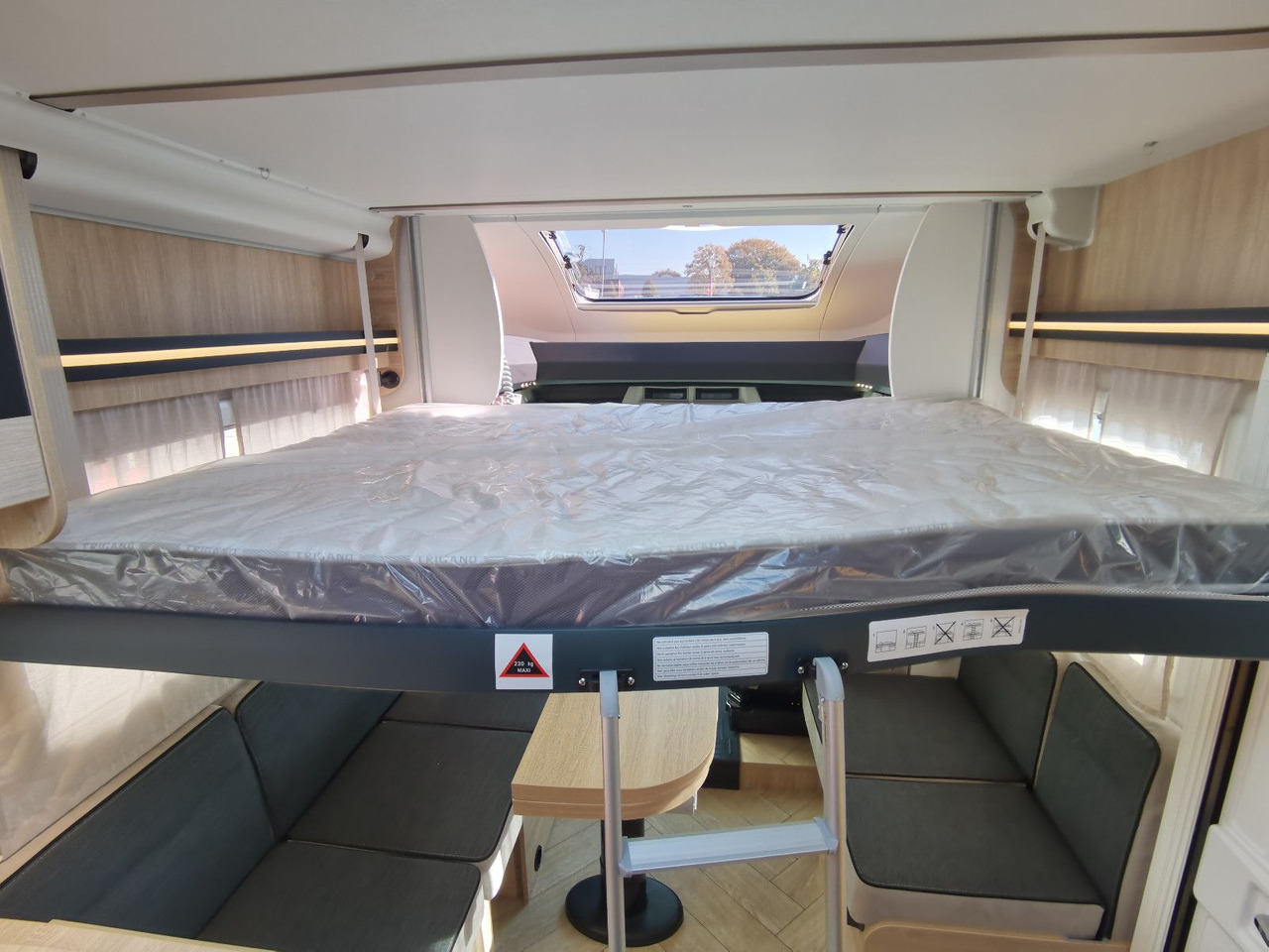 Полуинтегрированный автодом Chausson 650 TITANIUM / - 2026 - / 165PS - 8G. / HUBBETT: фото 19 Полуинтегрированный автодом Chausson 650 TITANIUM / - 2026 - / 165PS - 8G. / HUBBETT: фото 19