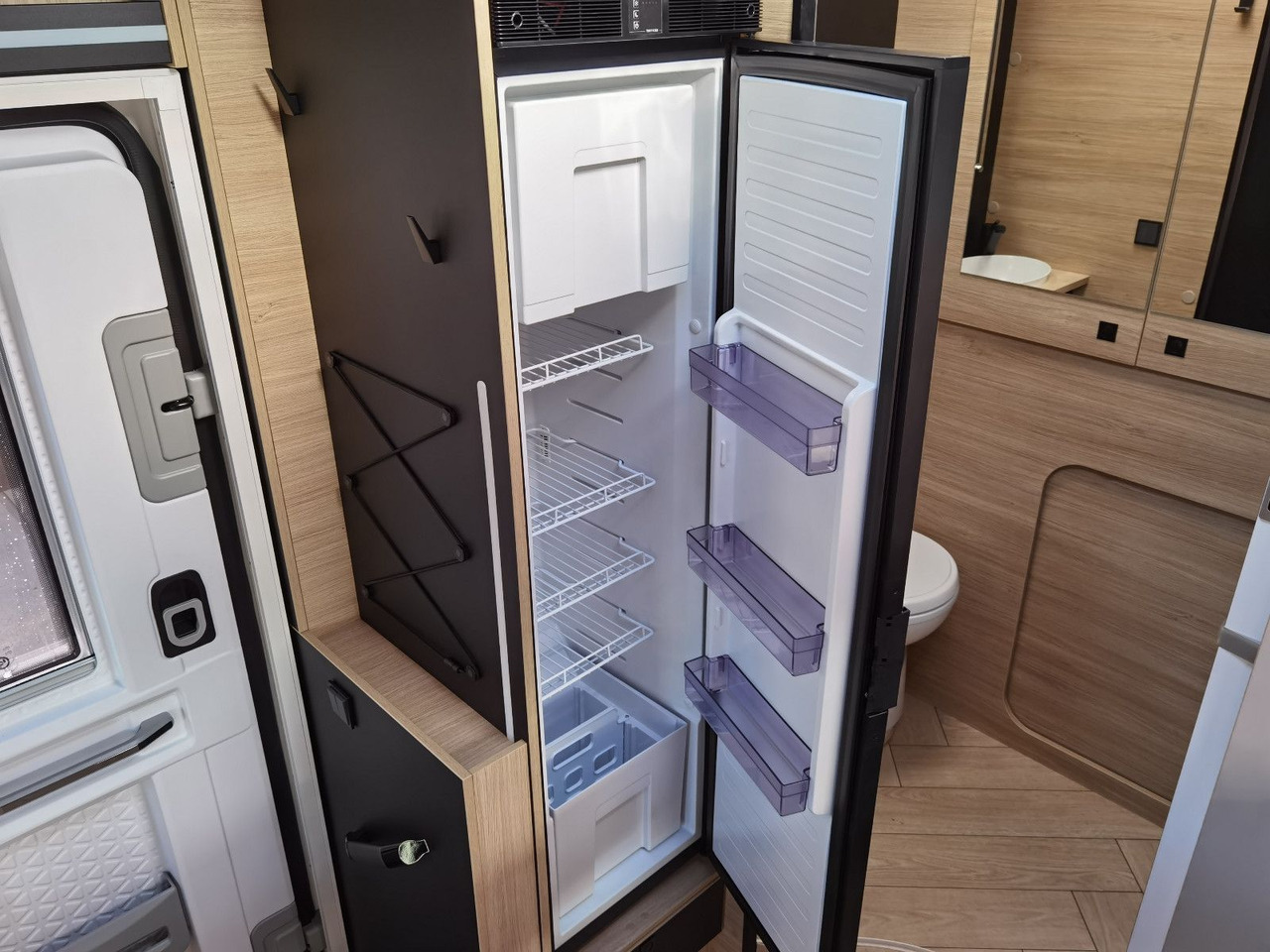 Полуинтегрированный автодом Chausson 650 TITANIUM / - 2026 - / 165PS - 8G. / HUBBETT: фото 18 Полуинтегрированный автодом Chausson 650 TITANIUM / - 2026 - / 165PS - 8G. / HUBBETT: фото 18