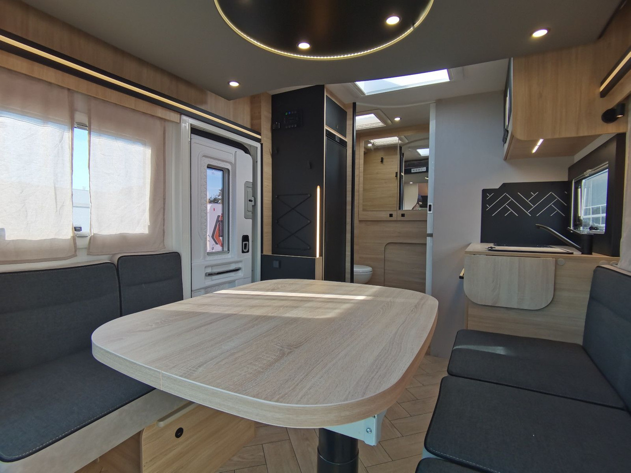 Полуинтегрированный автодом Chausson 650 TITANIUM / - 2026 - / 165PS - 8G. / HUBBETT: фото 15 Полуинтегрированный автодом Chausson 650 TITANIUM / - 2026 - / 165PS - 8G. / HUBBETT: фото 15