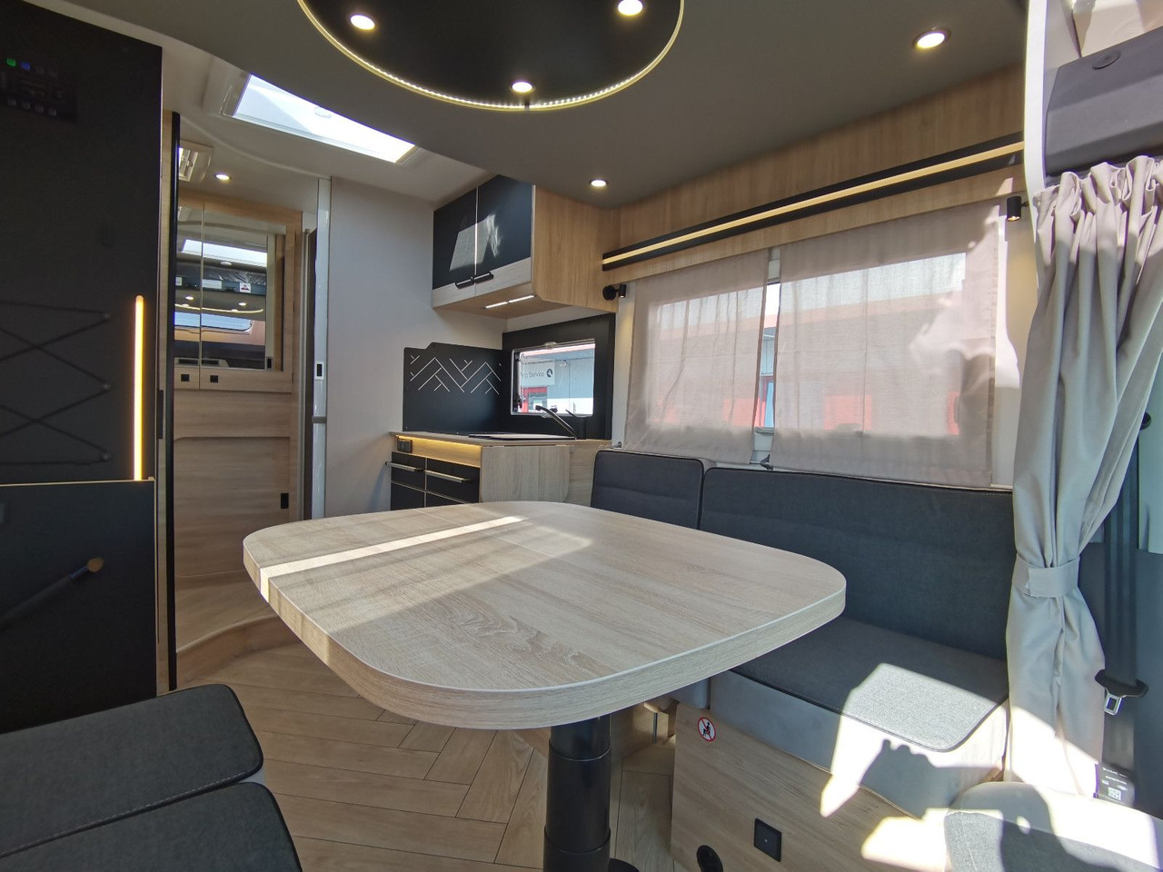 Полуинтегрированный автодом Chausson 650 TITANIUM / - 2026 - / 165PS - 8G. / HUBBETT: фото 13 Полуинтегрированный автодом Chausson 650 TITANIUM / - 2026 - / 165PS - 8G. / HUBBETT: фото 13