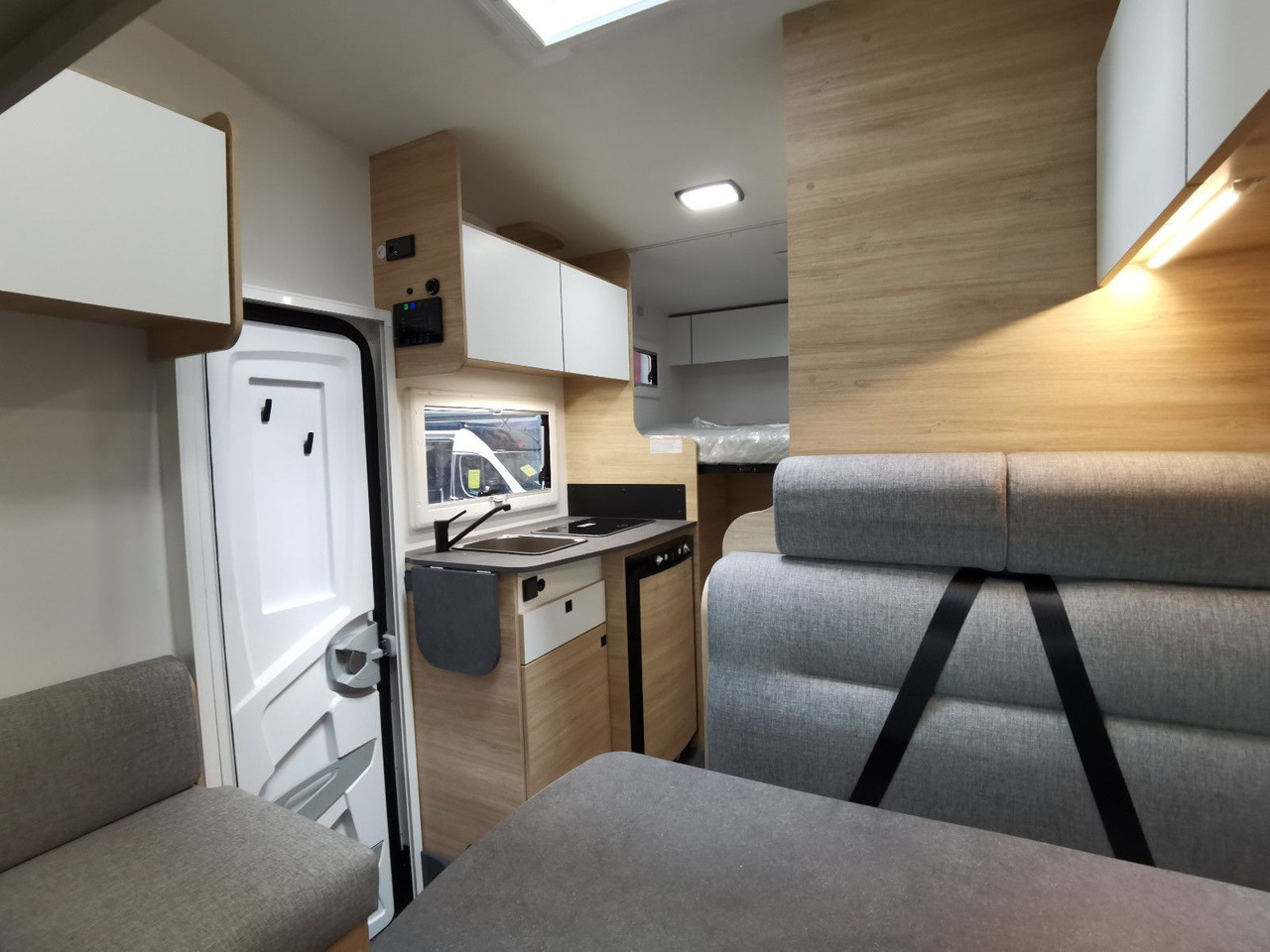 Альковный автодом Chausson C 514 FIRST LINE /140PS / ZUBEHÖR- PAKET / 5.99M: фото 13