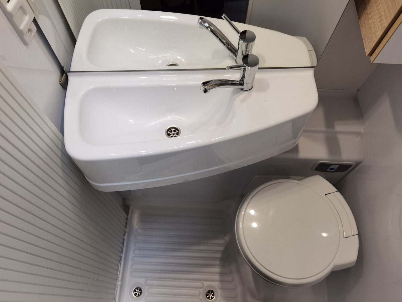 Альковный автодом Chausson C 514 FIRST LINE /140PS / ZUBEHÖR- PAKET / 5.99M: фото 19