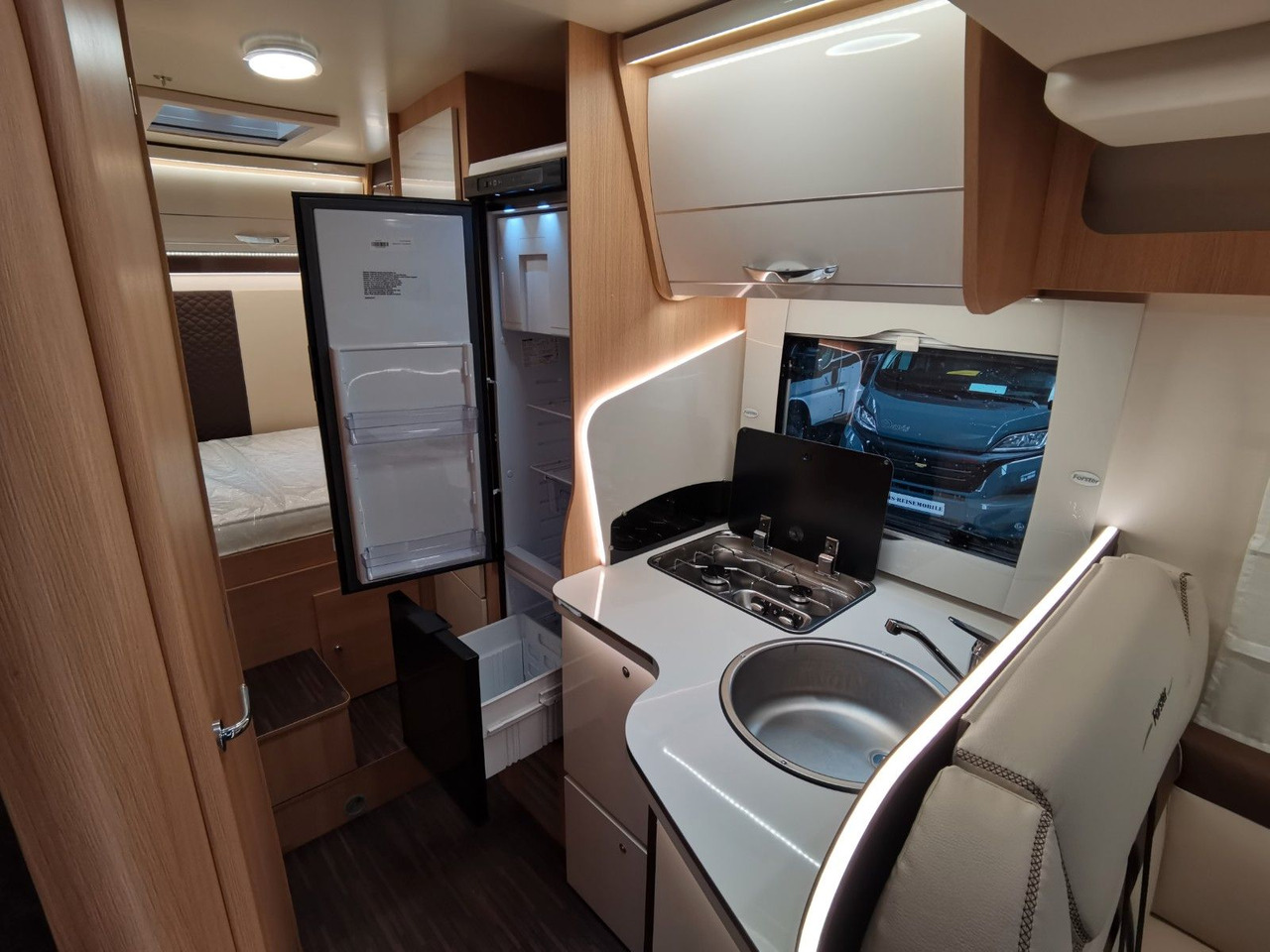 Полуинтегрированный автодом Forster T 699 HB / 140PS / HUBBETT & HECKBETT: фото 16 Полуинтегрированный автодом Forster T 699 HB / 140PS / HUBBETT & HECKBETT: фото 16