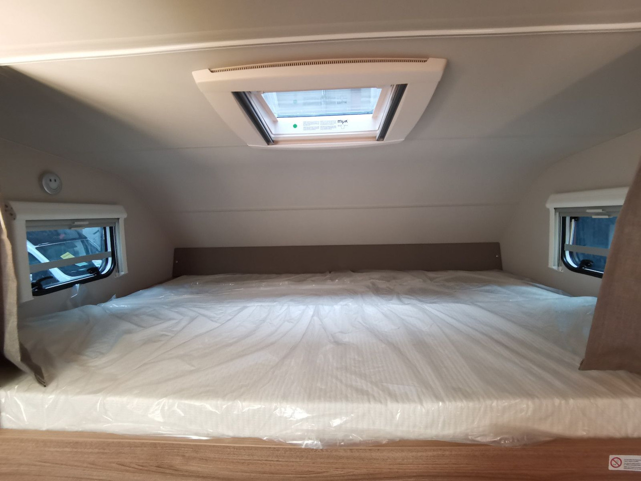 Альковный автодом Weinsberg CARAHOME 650 DG / - MODELL 2025 - / 140 PS: фото 20