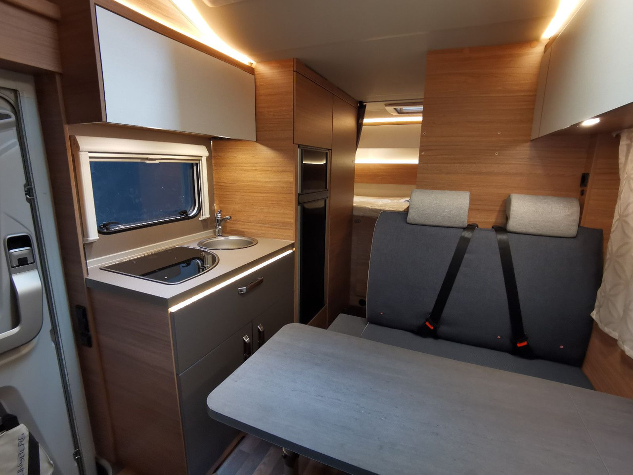 Альковный автодом Weinsberg CARAHOME 650 DG / - MODELL 2025 - / 140 PS: фото 16