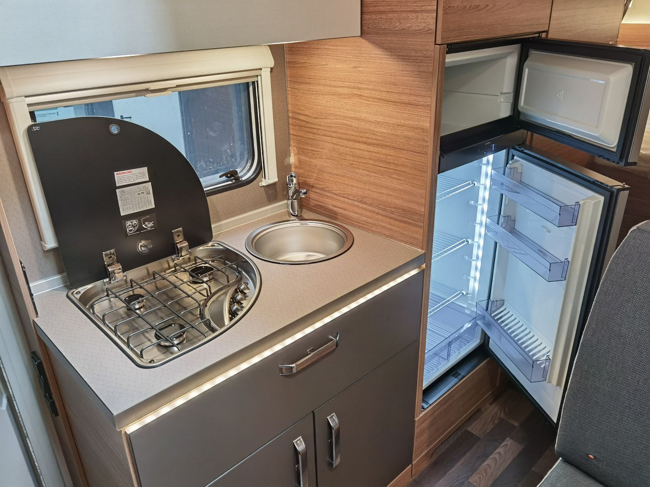 Альковный автодом Weinsberg CARAHOME 650 DG / - MODELL 2025 - / 140 PS: фото 19