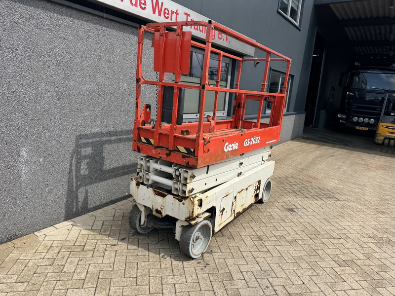 Genie GS2032 schaarlift schaar hoogwerker uur 8mtr werkhoogte Keruing 1-2026 - Ножничный подъемник: фото 3 Genie GS2032 schaarlift schaar hoogwerker uur 8mtr werkhoogte Keruing 1-2026 - Ножничный подъемник: фото 3