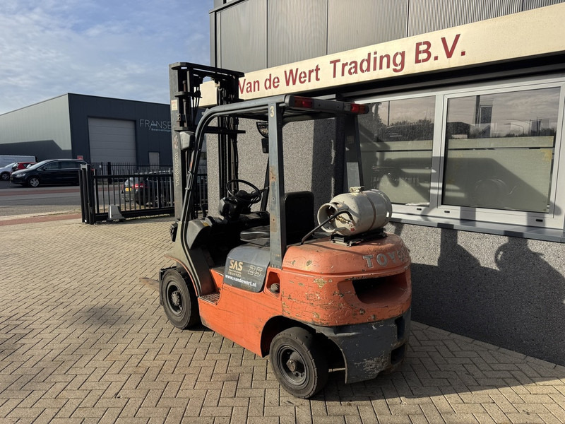 Toyota 42-7FGF25 duplo 400 3e / 4e Functie LPG 2001 - Газовый погрузчик: фото 4 Toyota 42-7FGF25 duplo 400 3e / 4e Functie LPG 2001 - Газовый погрузчик: фото 4