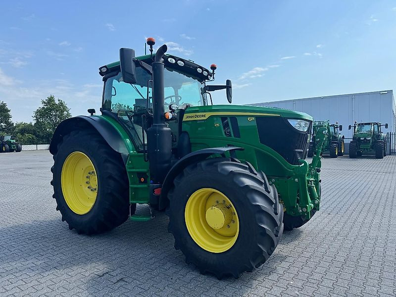 John Deere 6R215 AP 50KM COMMAND-PRO 2023 2690 UUR!!! - Трактор: фото 2 John Deere 6R215 AP 50KM COMMAND-PRO 2023 2690 UUR!!! - Трактор: фото 2