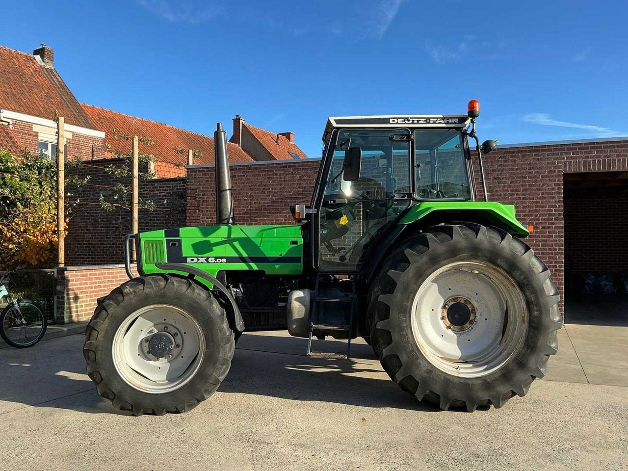 1993 DEUTZ-FAHR DX6.06 ALL-WHEEL DRIVE FARM TRACTOR - Трактор: фото 2 1993 DEUTZ-FAHR DX6.06 ALL-WHEEL DRIVE FARM TRACTOR - Трактор: фото 2