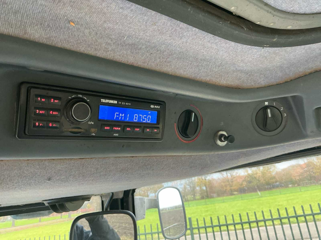 Трактор 1998 NEW HOLLAND TS115 ALL-WHEEL DRIVE FARM TRACTOR: фото 24