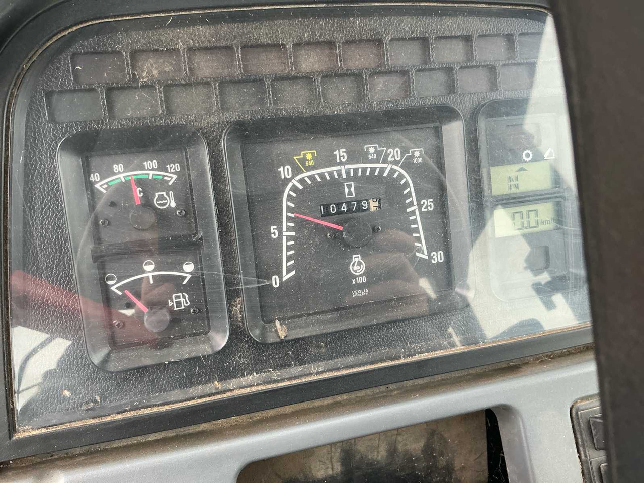 Трактор 1998 NEW HOLLAND TS115 ALL-WHEEL DRIVE FARM TRACTOR: фото 20