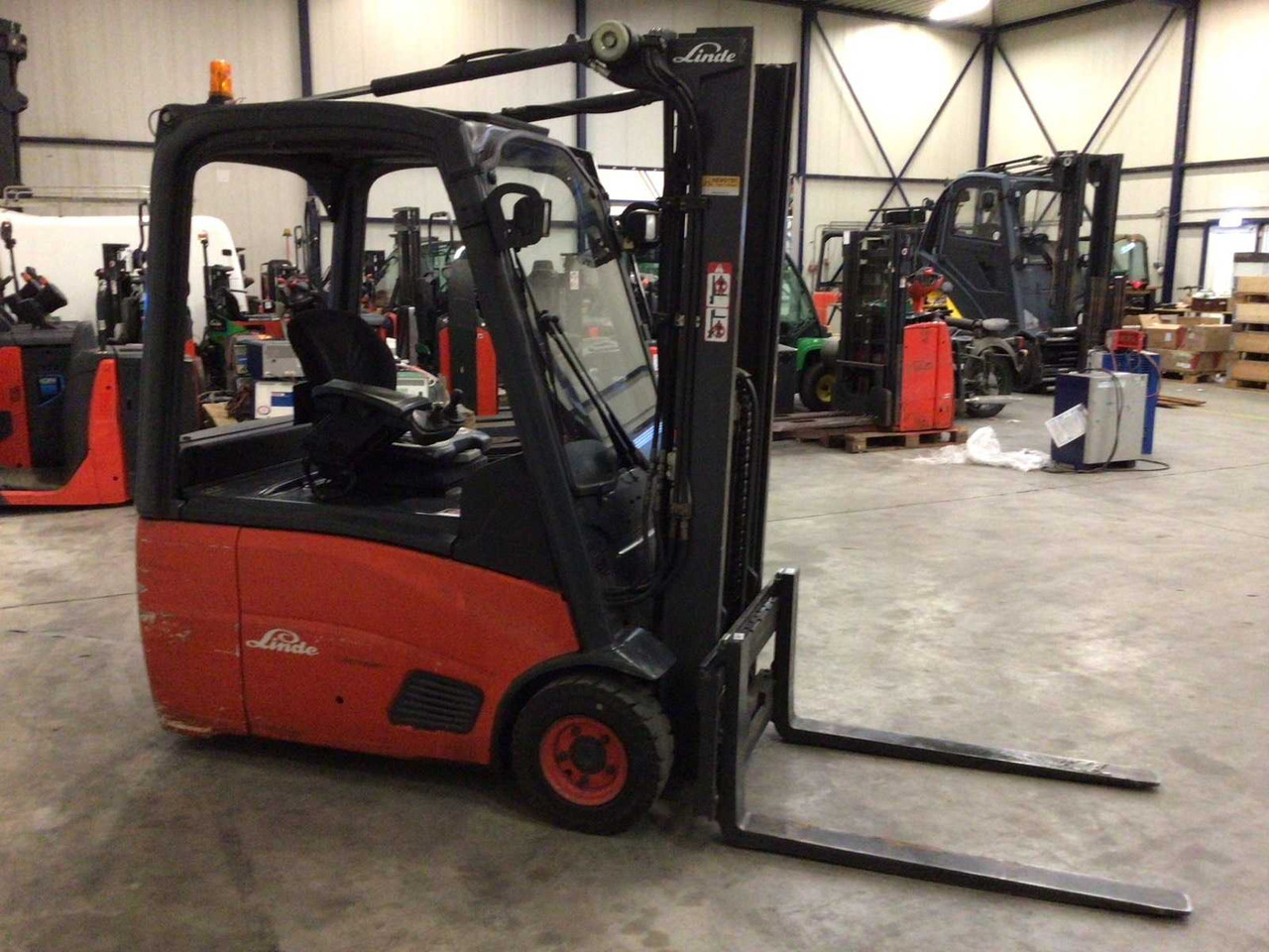 2007 LINDE E16 FORKLIFT - Вилочный погрузчик: фото 4 2007 LINDE E16 FORKLIFT - Вилочный погрузчик: фото 4
