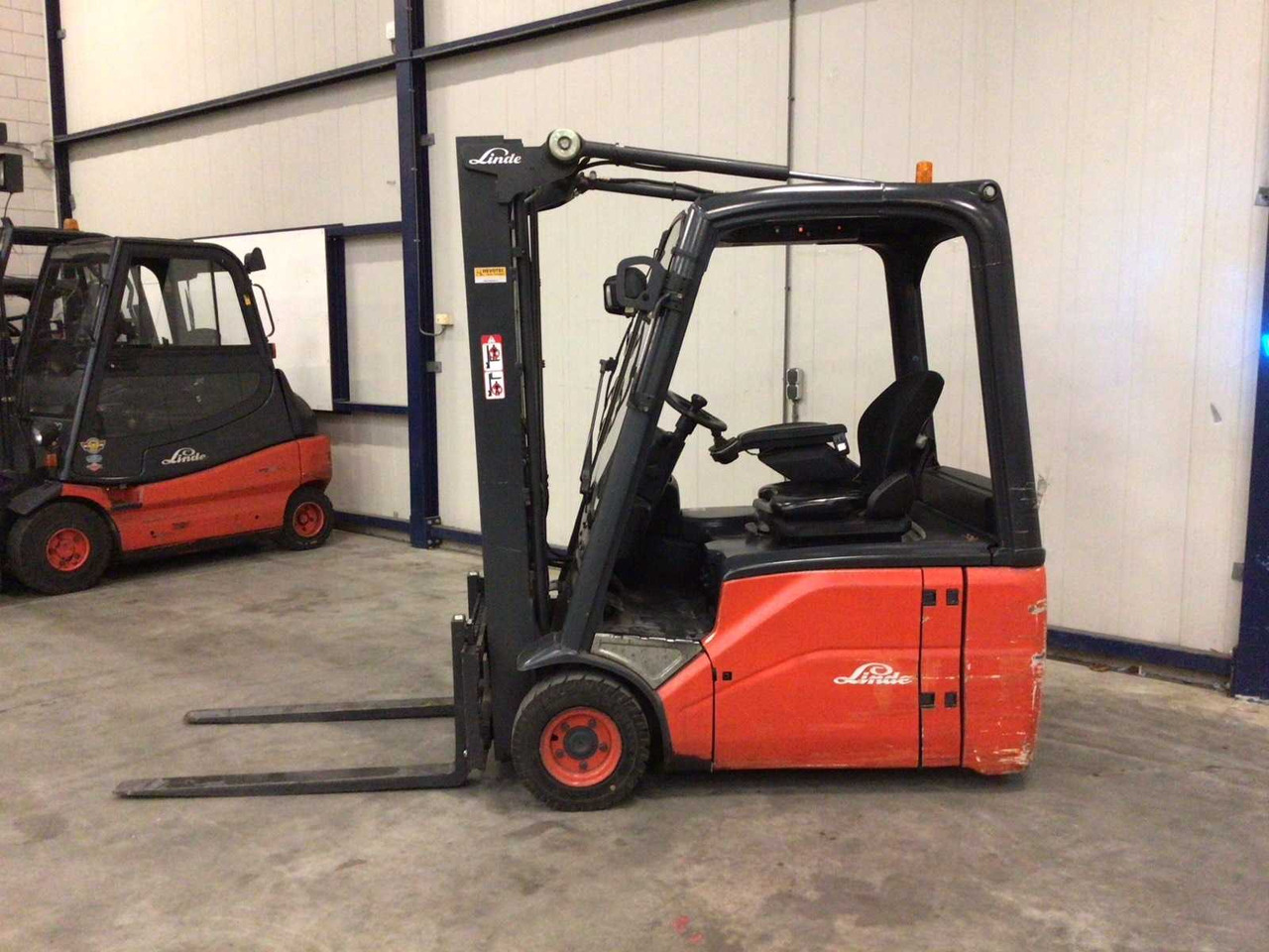 2007 LINDE E16 FORKLIFT - Вилочный погрузчик: фото 2 2007 LINDE E16 FORKLIFT - Вилочный погрузчик: фото 2