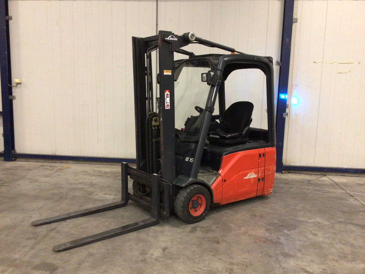 2007 LINDE E16 FORKLIFT - Вилочный погрузчик: фото 1 2007 LINDE E16 FORKLIFT - Вилочный погрузчик: фото 1