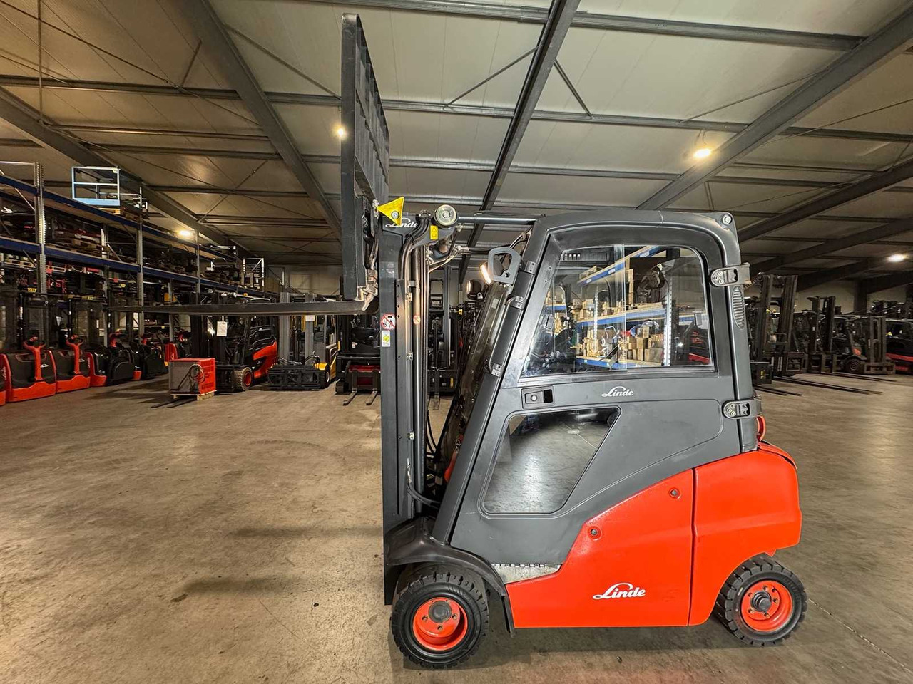 2008 SERVICE + UVV 10/2026 LINDE H20T 2,000KG TRIPLEX GAS FORKLIFT FORKLIFT 11,735 HOURS - Вилочный погрузчик: фото 2 2008 SERVICE + UVV 10/2026 LINDE H20T 2,000KG TRIPLEX GAS FORKLIFT FORKLIFT 11,735 HOURS - Вилочный погрузчик: фото 2
