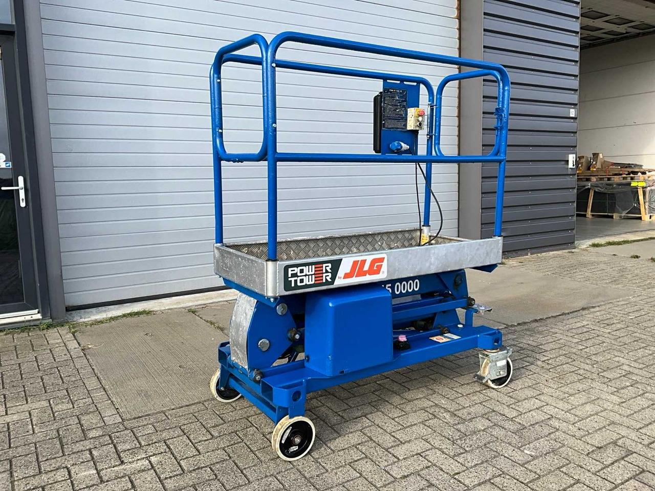 2009 JLG POWER TOWER AERIAL PLATFORM - Подъёмник: фото 1 2009 JLG POWER TOWER AERIAL PLATFORM - Подъёмник: фото 1