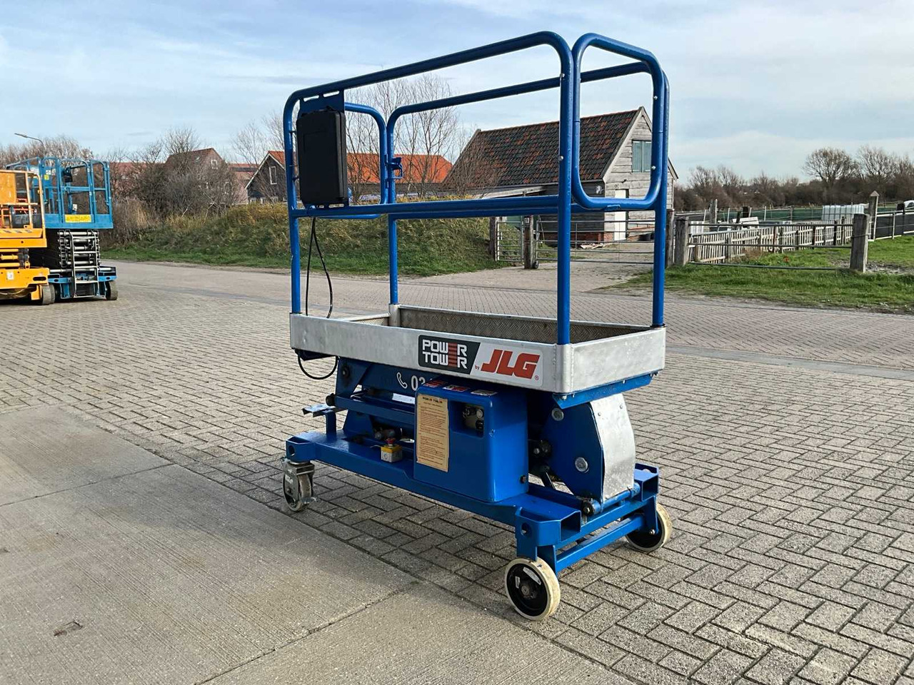 2009 JLG POWER TOWER AERIAL PLATFORM - Подъёмник: фото 2 2009 JLG POWER TOWER AERIAL PLATFORM - Подъёмник: фото 2