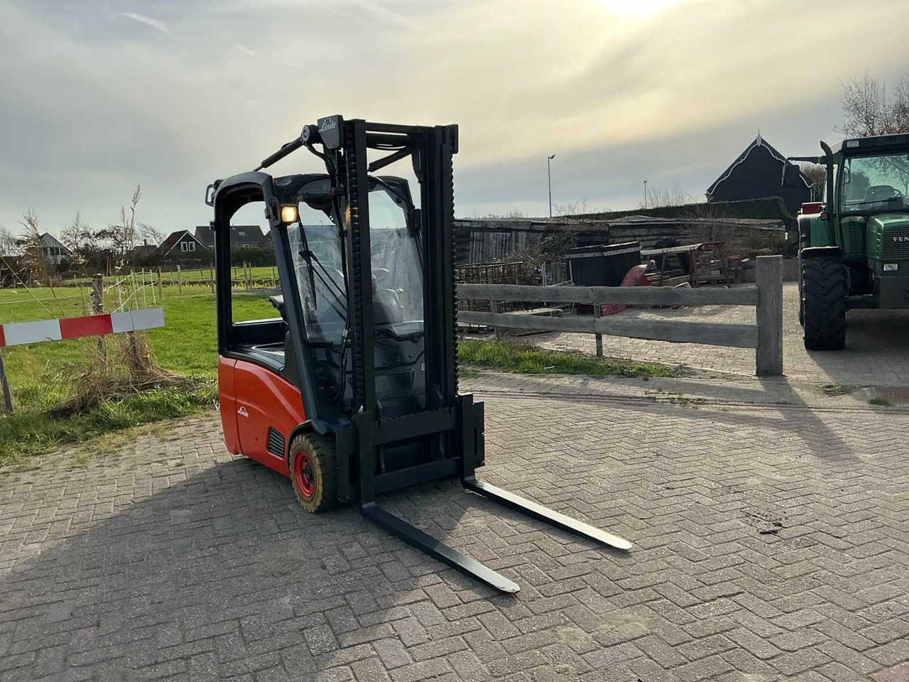 2011 LINDE E16-01 FORKLIFT - Вилочный погрузчик: фото 4 2011 LINDE E16-01 FORKLIFT - Вилочный погрузчик: фото 4