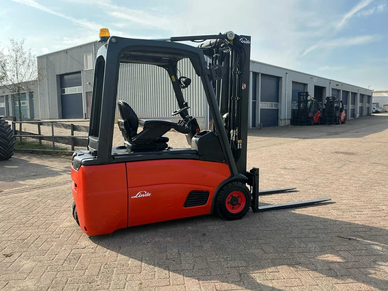 2011 LINDE E16L-01 FORKLIFT - Вилочный погрузчик: фото 4 2011 LINDE E16L-01 FORKLIFT - Вилочный погрузчик: фото 4
